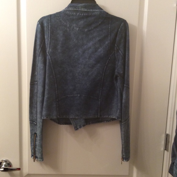NWT DENIM LOOK MATERIAL GIRL JACKET - Picture 3 of 5